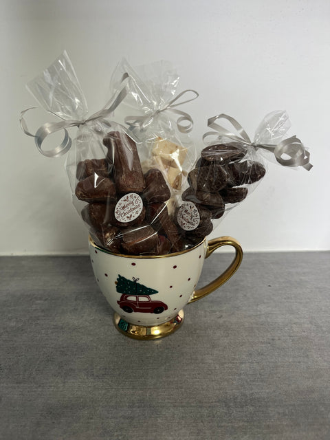 Tasse de Noël remplis sachet nougat100g  souris caramel 100g et ourson guimauve 100g