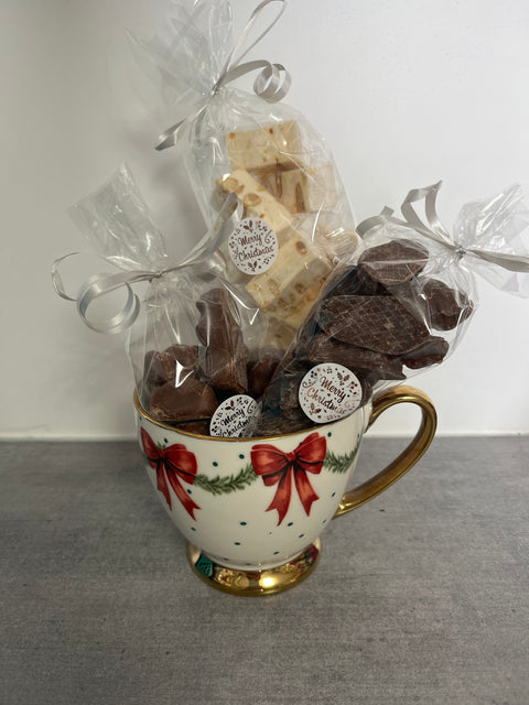 Tasse de Noël remplis sachet nougat100g  souris caramel 100g et ourson guimauve 100g