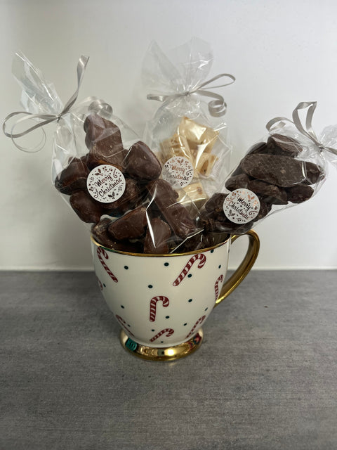 Tasse de Noël remplis sachet nougat100g  souris caramel 100g et ourson guimauve 100g